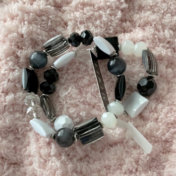 MOTF CURATED JEWLERY SET - Picture 3 of 4